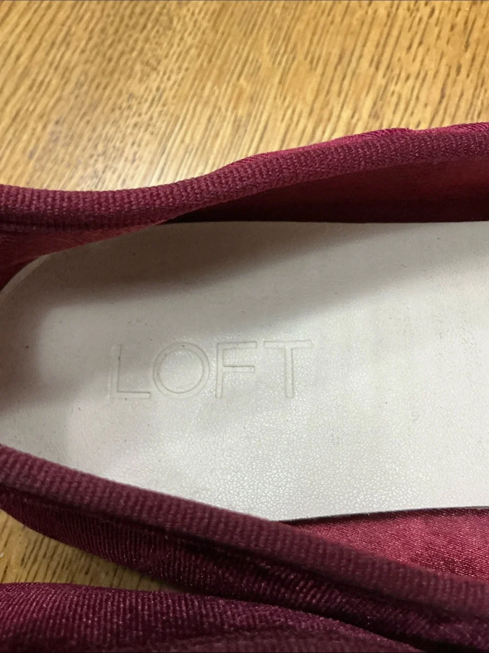 Woman’s LOFT ruby velvet flat. Size 8. Front bow. Padded inner sole. Barely worn